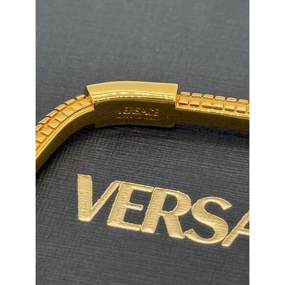 New With Tags Versace Dylos Cuff Bracelet*SIZE SMALL*BOX INCLUDED - Picture 4 of 6